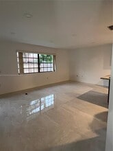 8321 NW 167th Ter in Miami Lakes, FL - Foto de edificio - Building Photo