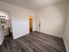 320 NE 13th Ave, Unit 04 in Boynton Beach, FL - Foto de edificio - Building Photo