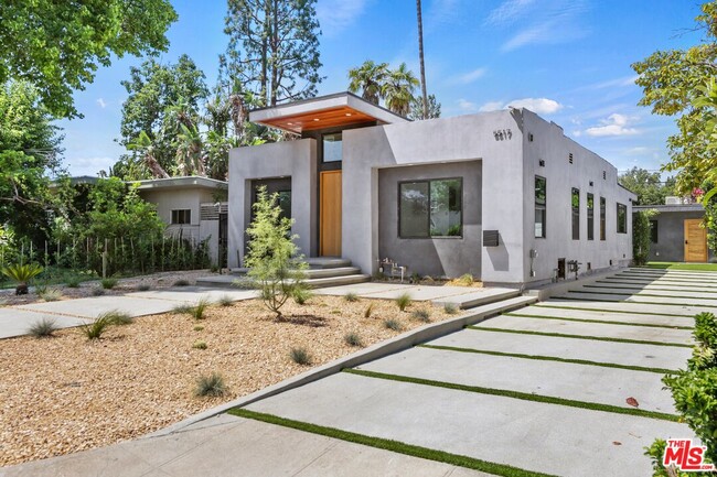 5517 Sunnyslope Ave in Los Angeles, CA - Building Photo - Building Photo