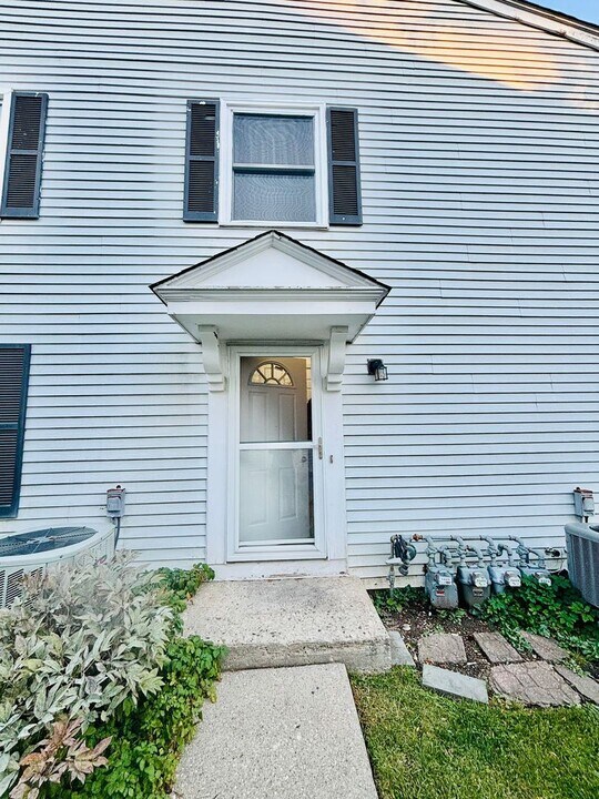 231 Sunset Ct in Vernon Hills, IL - Building Photo