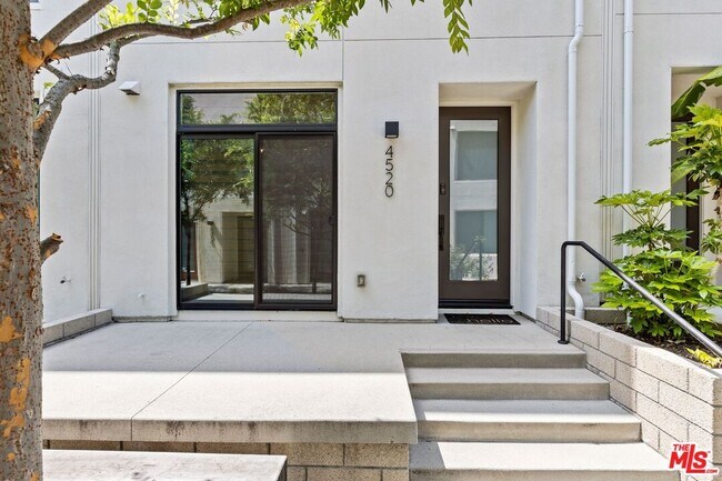 4520 Ayla Ln in Los Angeles, CA - Building Photo - Building Photo