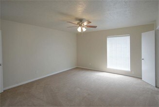 9706 Kemp Forest Dr in Houston, TX - Building Photo - Building Photo
