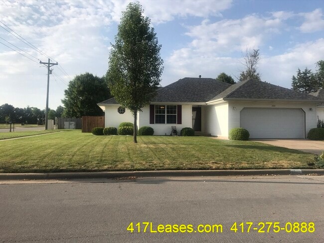 3085 W Darby St in Springfield, MO - Building Photo - Building Photo
