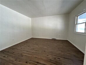 642 Cove Rd in Weirton, WV - Foto de edificio - Building Photo