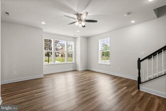 7131 Beaumont Place in Hanover, MD - Foto de edificio - Building Photo