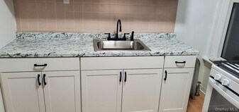 86-33 76th St in Queens, NY - Building Photo