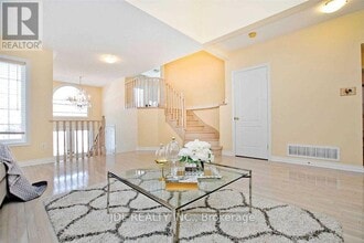 108 Melbourne Dr in Richmond Hill, ON - Building Photo - Building Photo