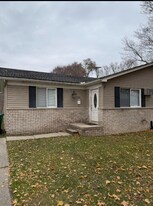 1054 Fred W Moore Hwy in St Clair, MI - Building Photo