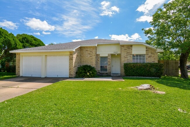 property at 1910 Crosscoach Ln