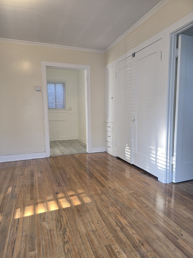 2808 1/2 Hillcrest Dr in Los Angeles, CA - Foto de edificio - Building Photo