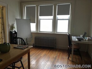 2045 Commonwealth Ave in Boston, MA - Foto de edificio - Building Photo