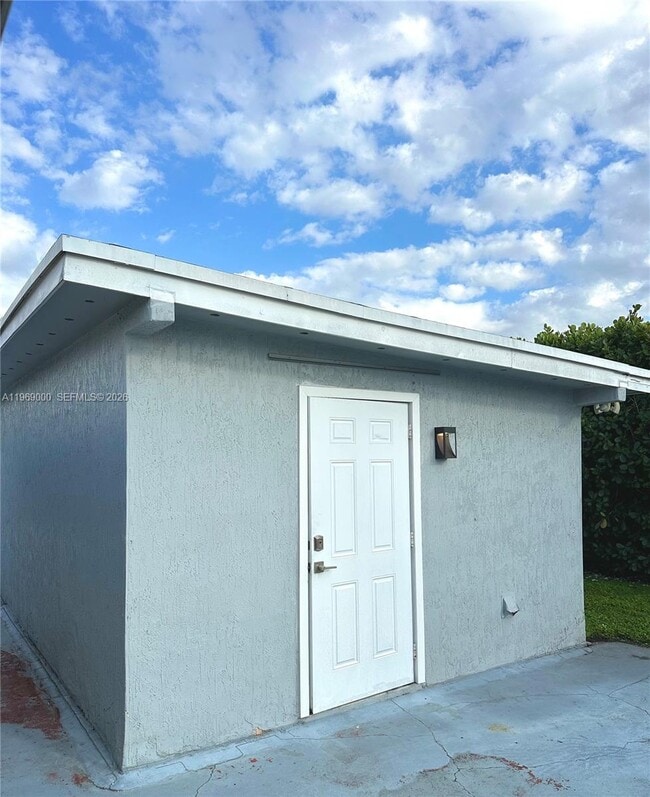 property at 1960 W 63rd St