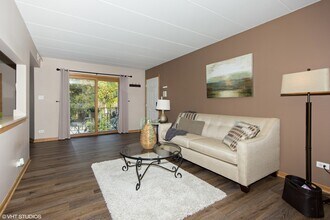 616 E 5th Ave in Naperville, IL - Building Photo - Building Photo