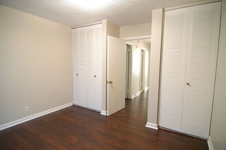 5510 Country Dr, Unit Apt 42 in Nashville, TN - Building Photo - Building Photo