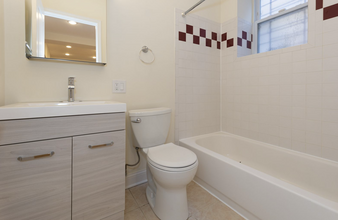 3523 N Broadway, Unit G in Chicago, IL - Building Photo - Building Photo