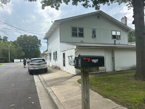 338 N Hook Rd in Pennsville Township, NJ - Foto de edificio - Building Photo
