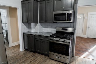 42 N Willow St-Unit -1 in Montclair, NJ - Building Photo - Building Photo