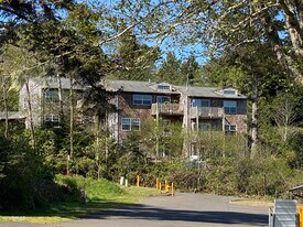 425 SE Shell Ave, Unit 3 in Depoe Bay, OR - Building Photo