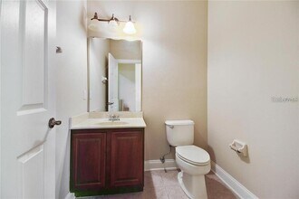 7118 Regina Way in Orlando, FL - Foto de edificio - Building Photo