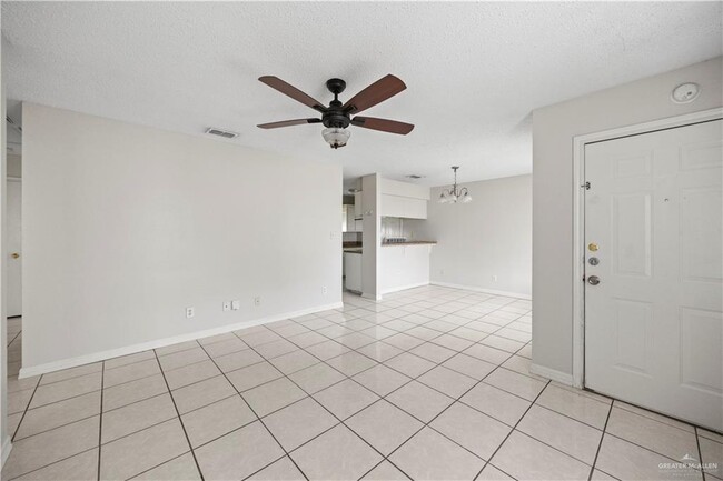 2004 Fullerton Ave in McAllen, TX - Building Photo - Building Photo