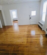 21 Vale St, Unit #1 in Providence, RI - Foto de edificio - Building Photo