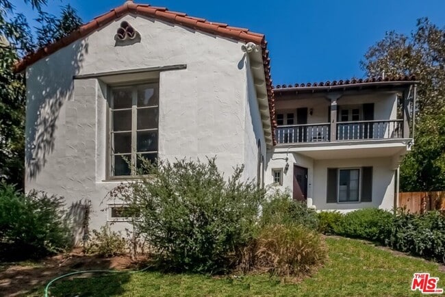 1332 Comstock Ave in Los Angeles, CA - Building Photo - Building Photo