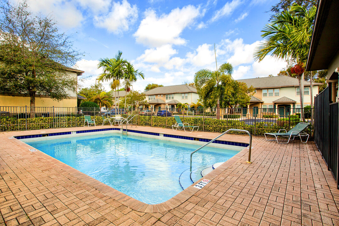 Palm Gardens Apartments in Lake Worth, FL - Foto de edificio