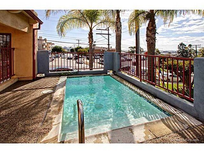 3502 Pringle St in San Diego, CA - Building Photo - Building Photo