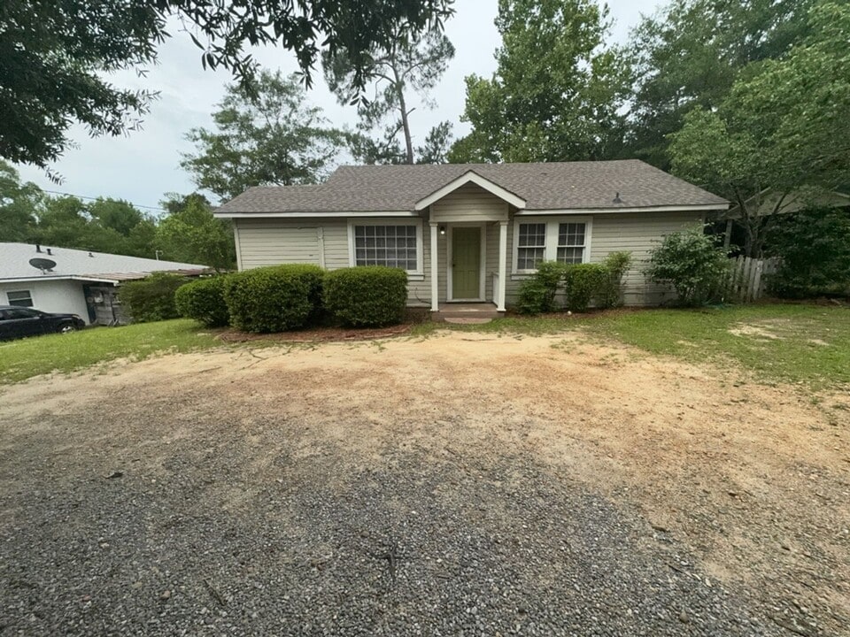 2001 Auburn Rd in Phenix City, AL - Building Photo
