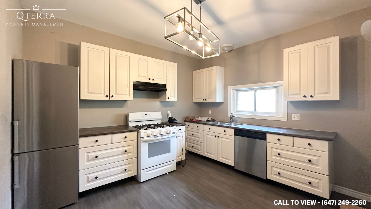 1029 York St in London, ON - Building Photo