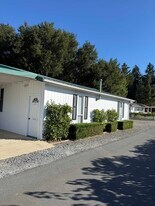 3996 Dry Creek Rd in Healdsburg, CA - Building Photo