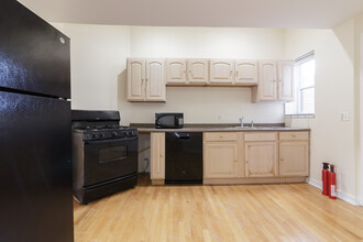 4754 N Lincoln Ave, Unit 2 in Chicago, IL - Building Photo - Building Photo