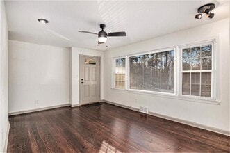 2105 Fellowship Rd in Tucker, GA - Foto de edificio - Building Photo