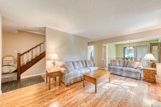 18 Village Rd in Southington, CT - Foto de edificio - Building Photo