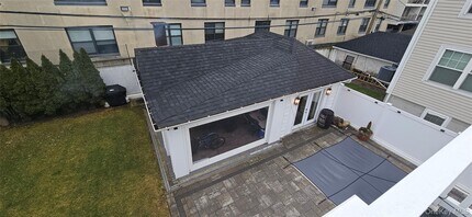 218 W Chester St in Long Beach, NY - Building Photo - Building Photo