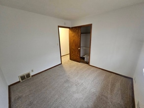 4103 Lowry Ave N, Unit 2 in Minneapolis, MN - Foto de edificio - Building Photo