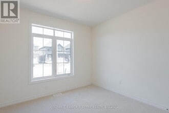 53 Hillcroft Wy in Kawartha Lakes, ON - Building Photo - Building Photo