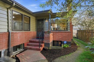 5847 NE 30th Ave, Unit 5847 NE 30th Ave in Portland, OR - Building Photo