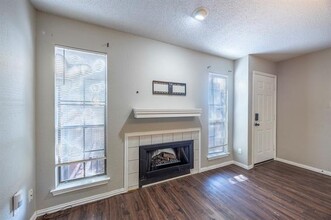 7337 Kingswood Cir in Fort Worth, TX - Building Photo - Building Photo