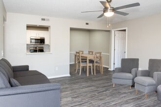 Chapel Ridge of Shawnee in Shawnee, OK - Foto de edificio - Building Photo