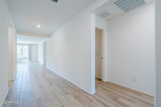 2429 W Jessica Ln in Phoenix, AZ - Building Photo - Building Photo