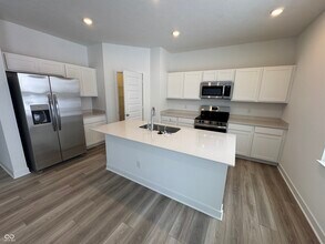 2945 Grand Rdg Dr in Greenwood, IN - Building Photo - Building Photo