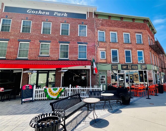 19 Market St in Goshen, NY - Foto de edificio - Building Photo