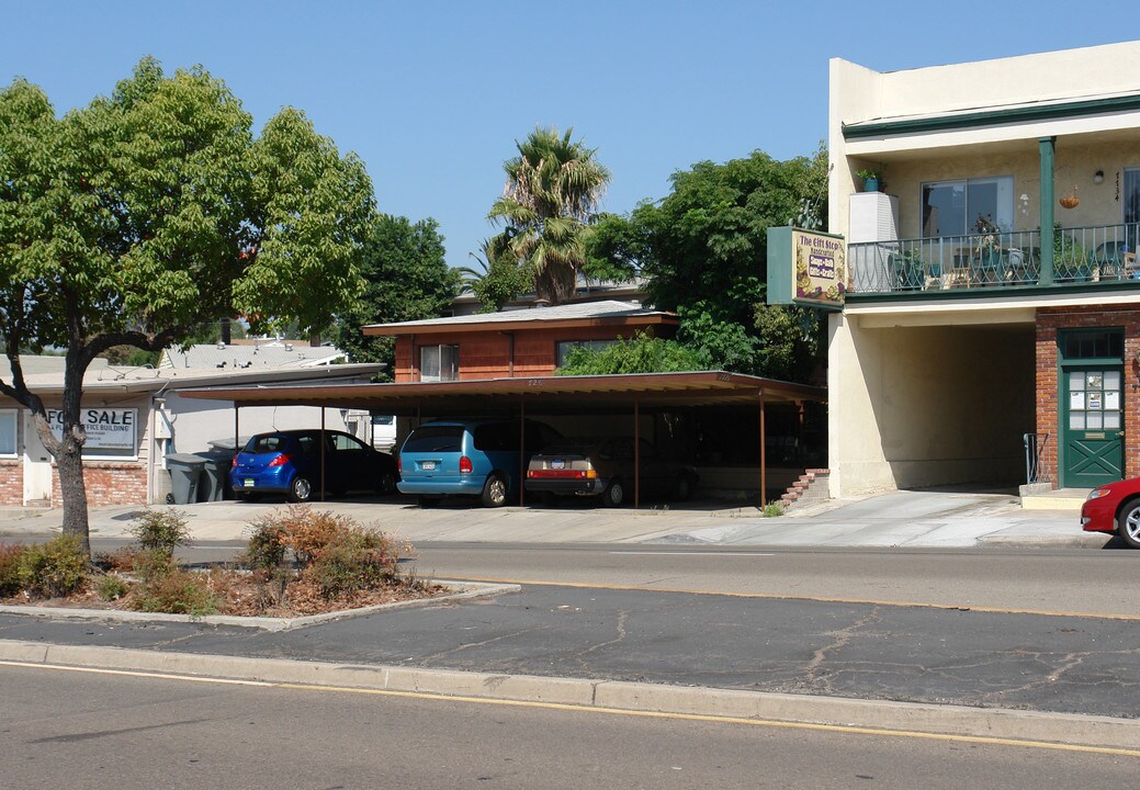 7726 University Ave in La Mesa, CA - Building Photo