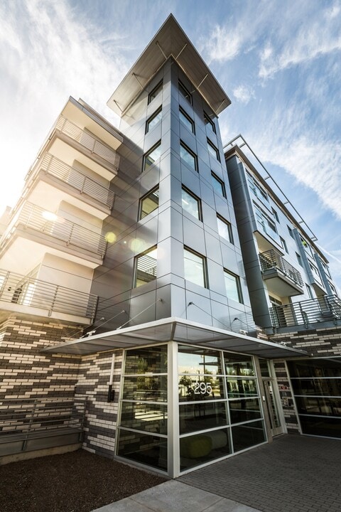 Linear Apartment Homes in Phoenix, AZ - Foto de edificio