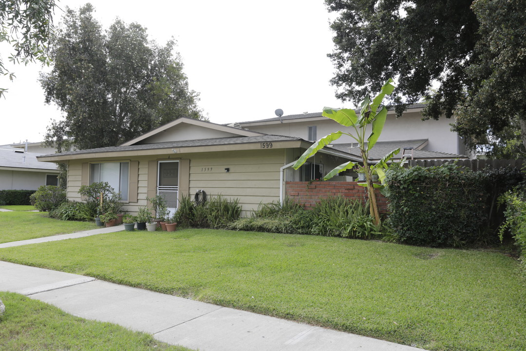 1599 Coriander Dr in Costa Mesa, CA - Building Photo