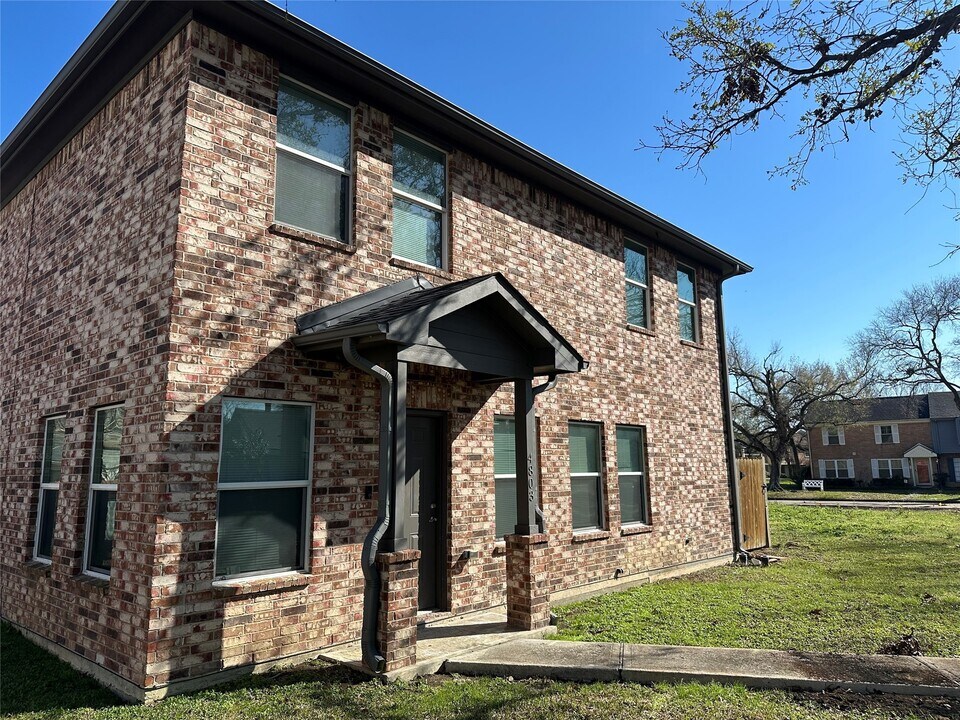 4803 Forest Ct in Baytown, TX - Building Photo