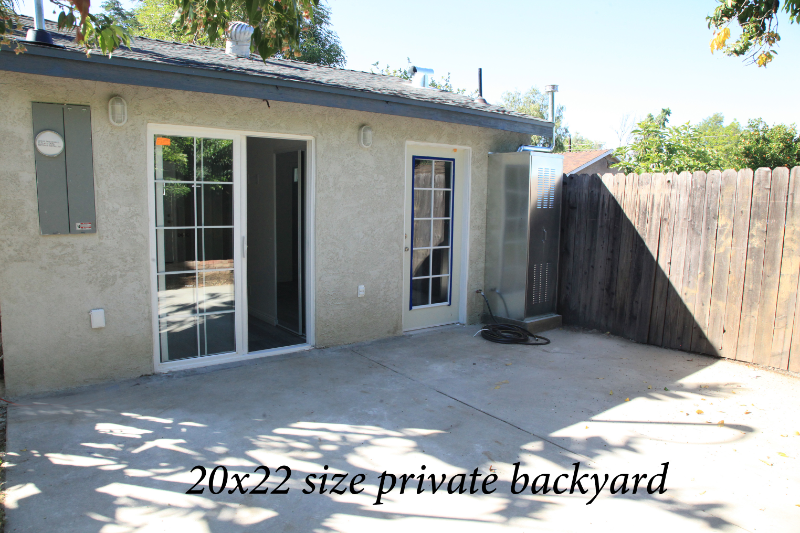 211 N Huntington St in San Fernando, CA - Building Photo