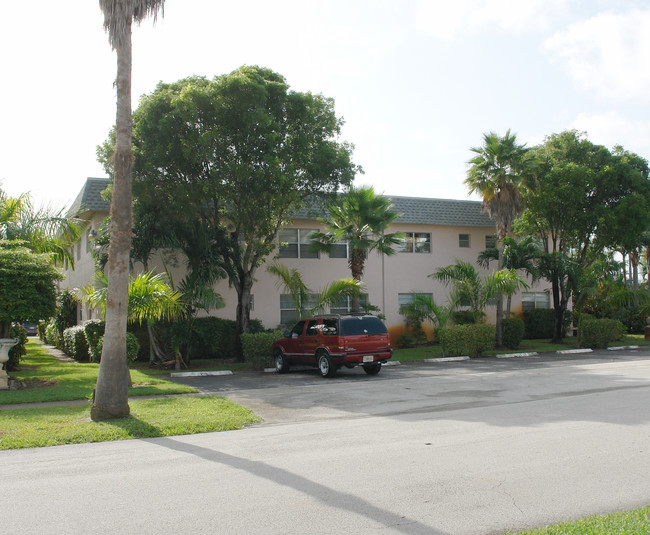 Sunset Apartments in Sunrise, FL - Foto de edificio - Building Photo