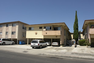 1223 Tamarind Ave Apartments